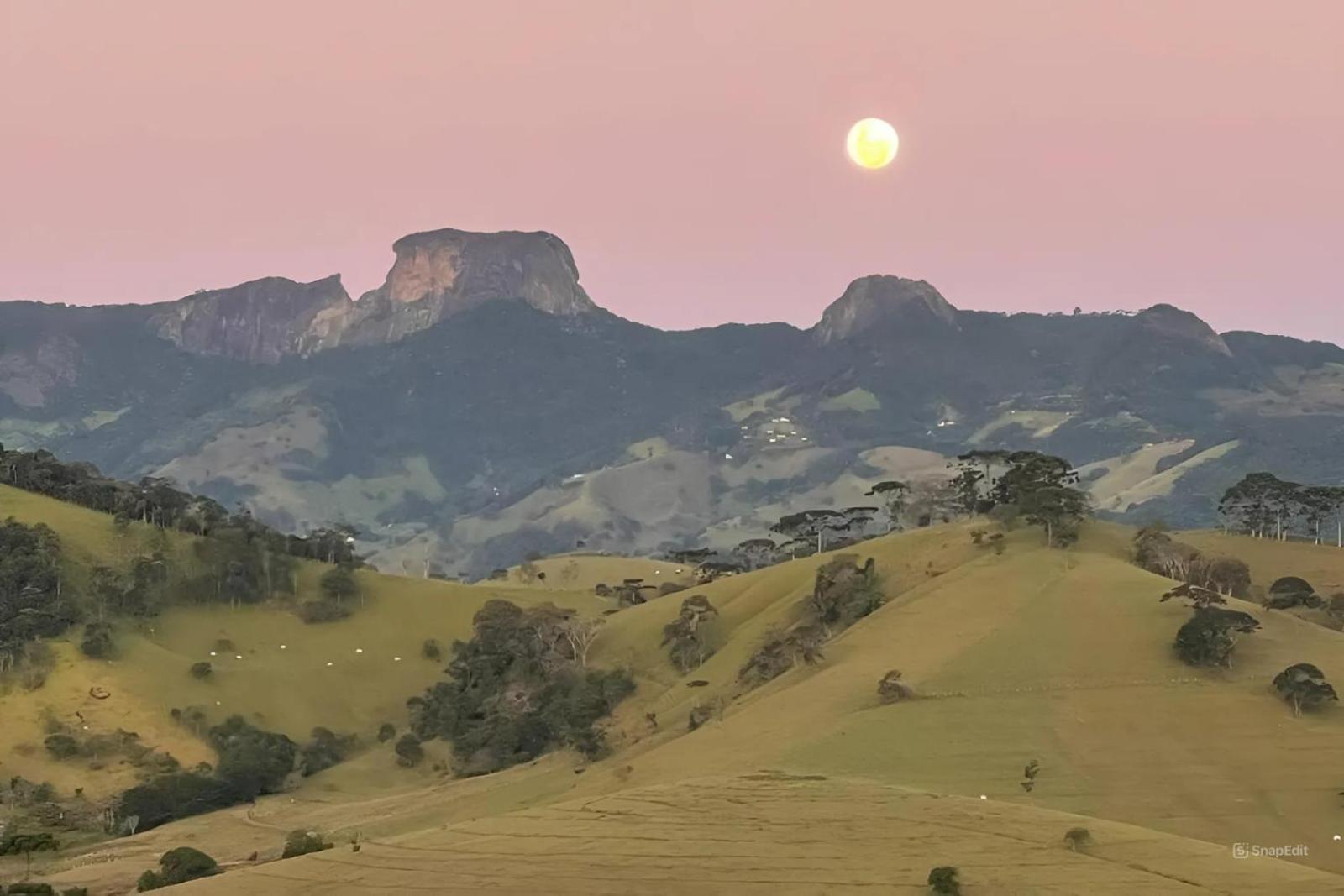 Hidromassagem, Varanda E Vista Pedra Do Bau * Goncalves